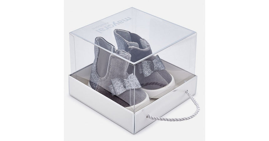 mayoral mpempe mpotaki tselsi gia koritsi gkri 1